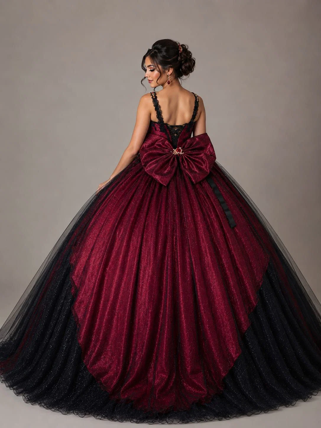 Vestido Quinceaños Vino con Negro - vista 1